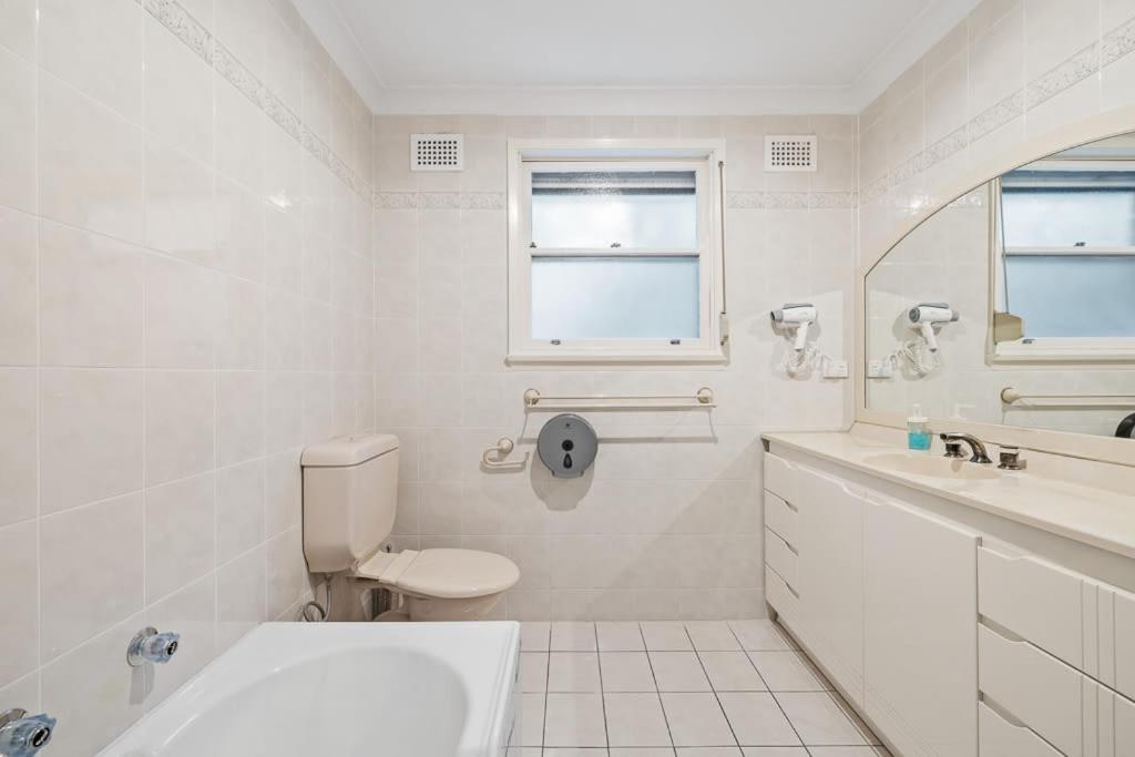 Chic Single Room - Mins To Stations & Eateries - Shared Bathroom Pymble Exterior photo