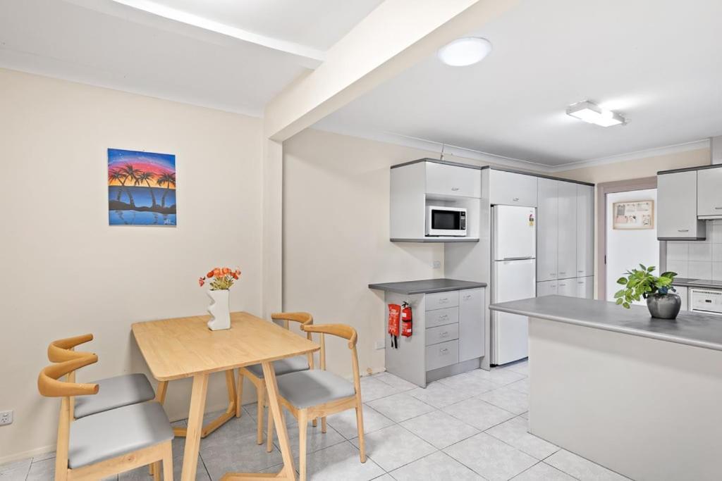 Chic Single Room - Mins To Stations & Eateries - Shared Bathroom Pymble Exterior photo