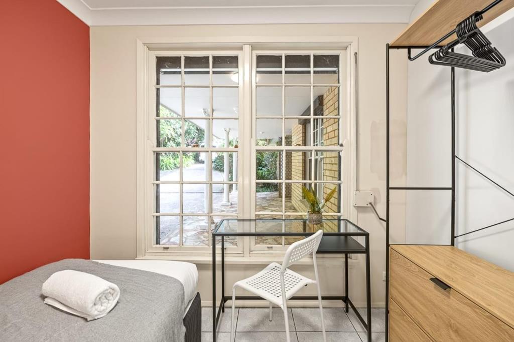 Chic Single Room - Mins To Stations & Eateries - Shared Bathroom Pymble Exterior photo